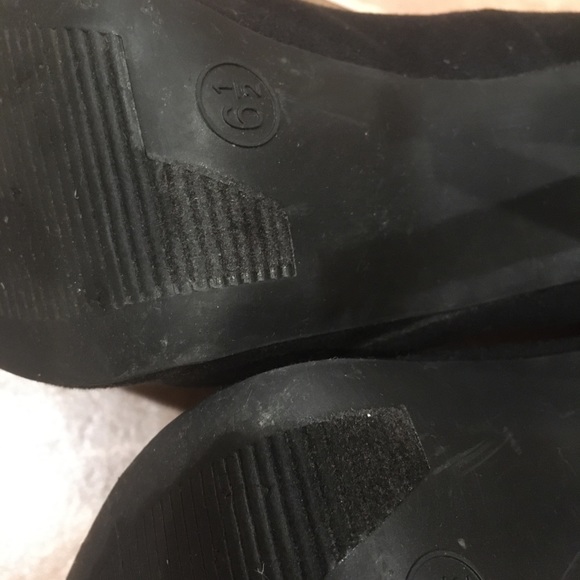 Xhilaration Pumps - Black Suede 6 1/2 - Picture 6 of 7